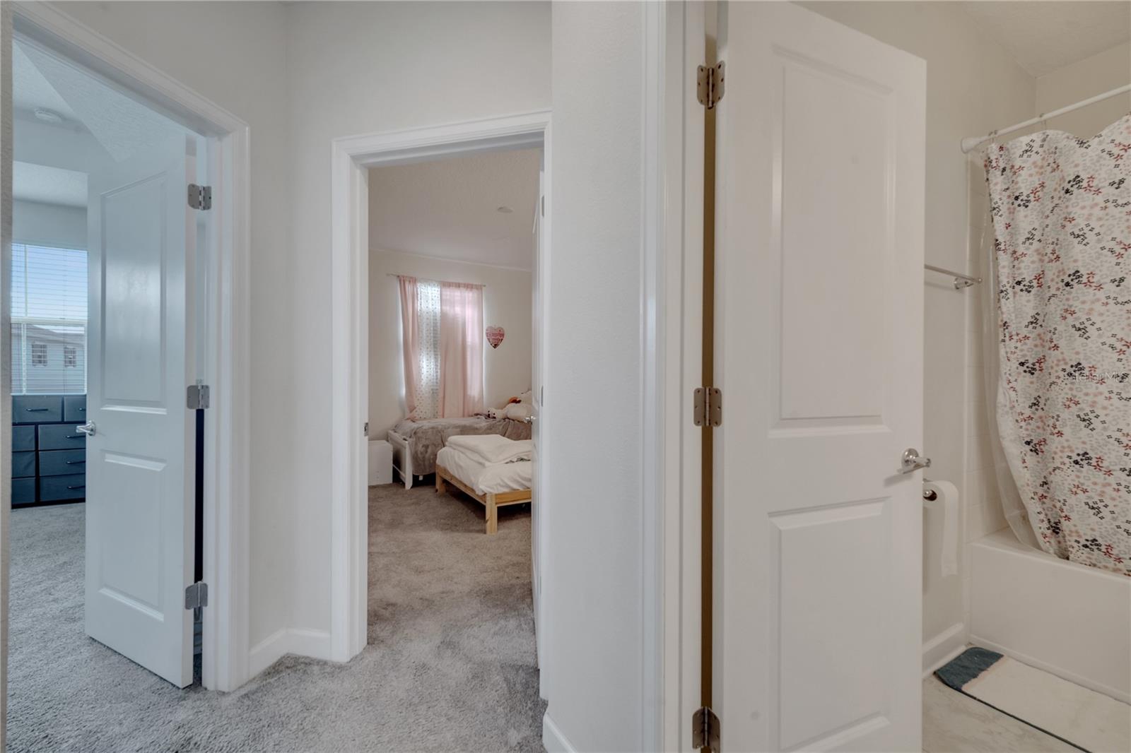 STOREY LAKE 25TH - Residential