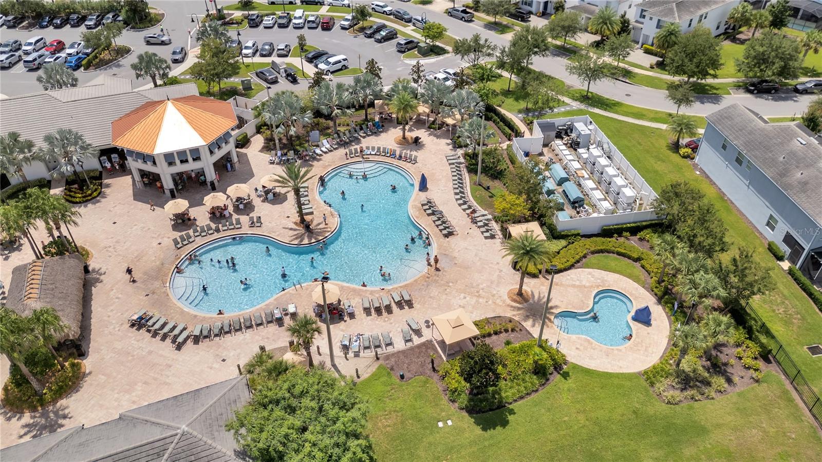 STOREY LAKE 25TH - Residential