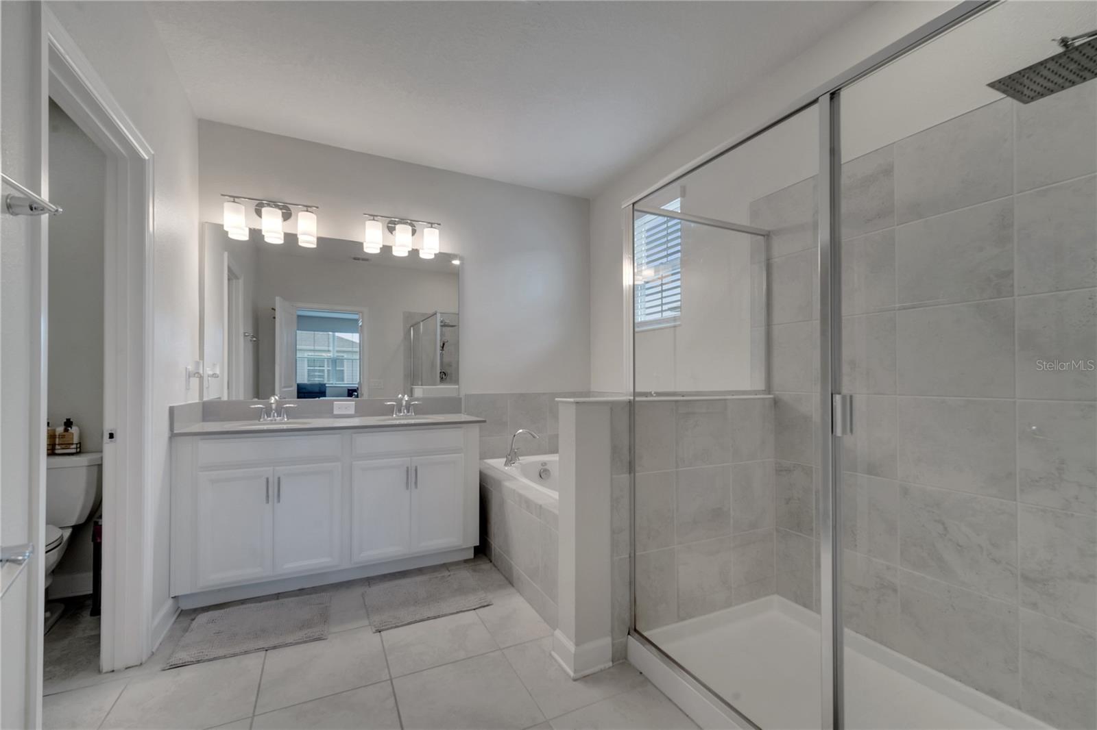 STOREY LAKE 25TH - Residential