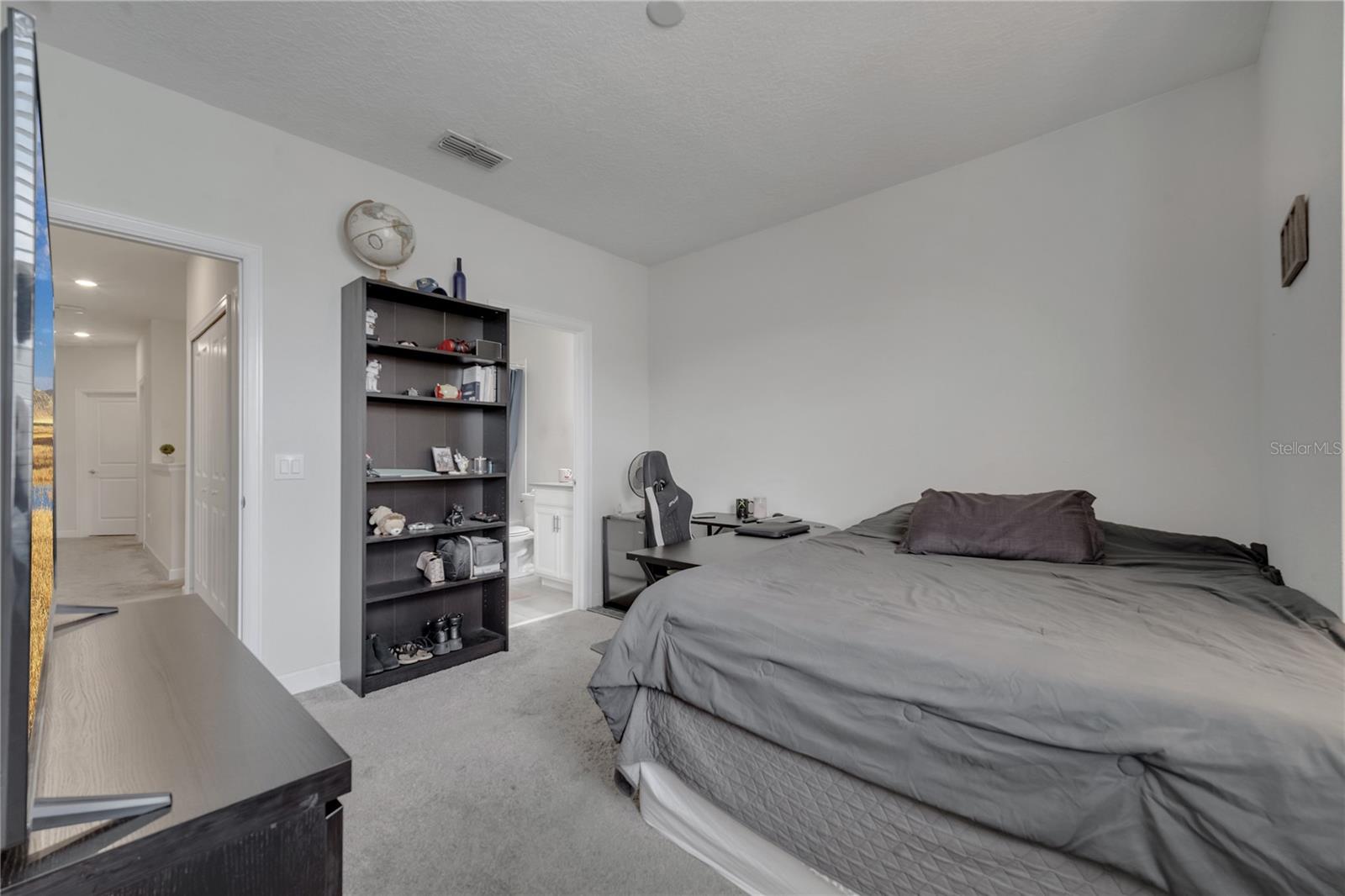 STOREY LAKE 25TH - Residential