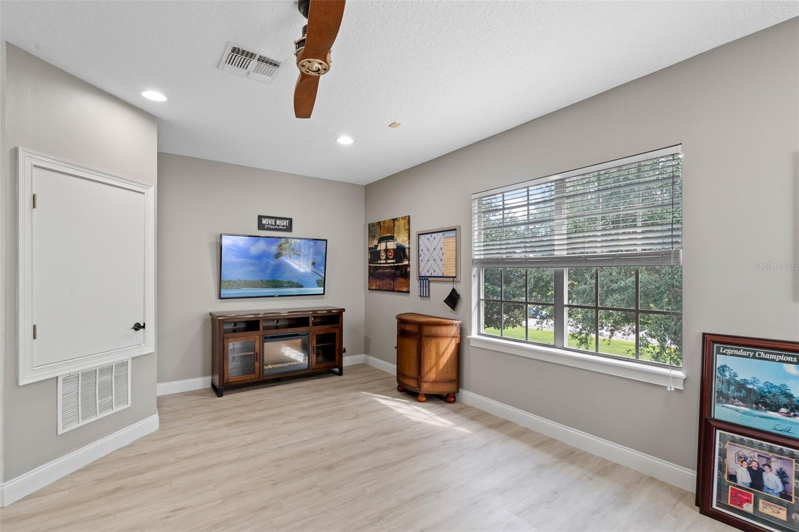 KEENES POINTE - Residential
