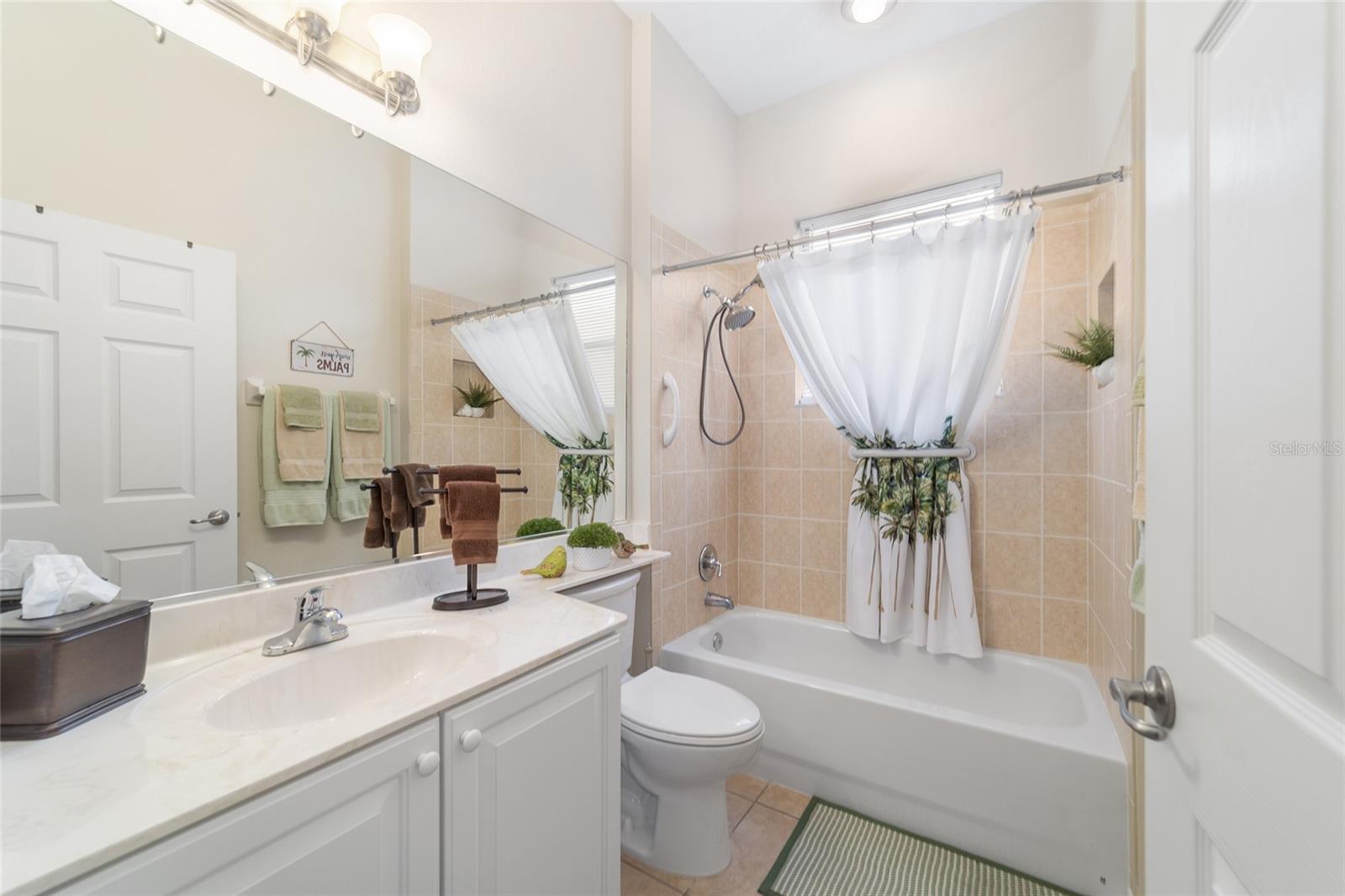 LAKESIDE LANDINGS - AZELA GROVE - Residential