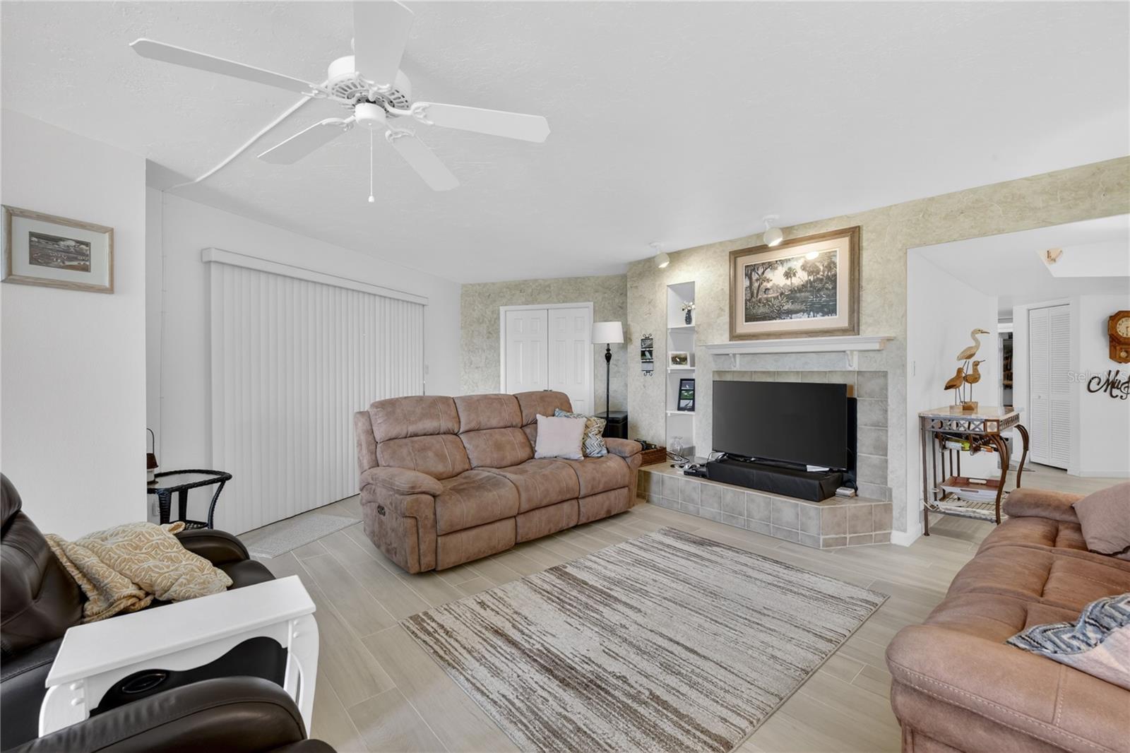 EMERALD POINTE PH 06 BLDG E - Residential