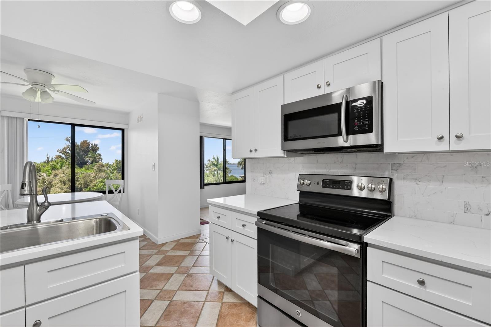 EMERALD POINTE PH 06 BLDG E - Residential