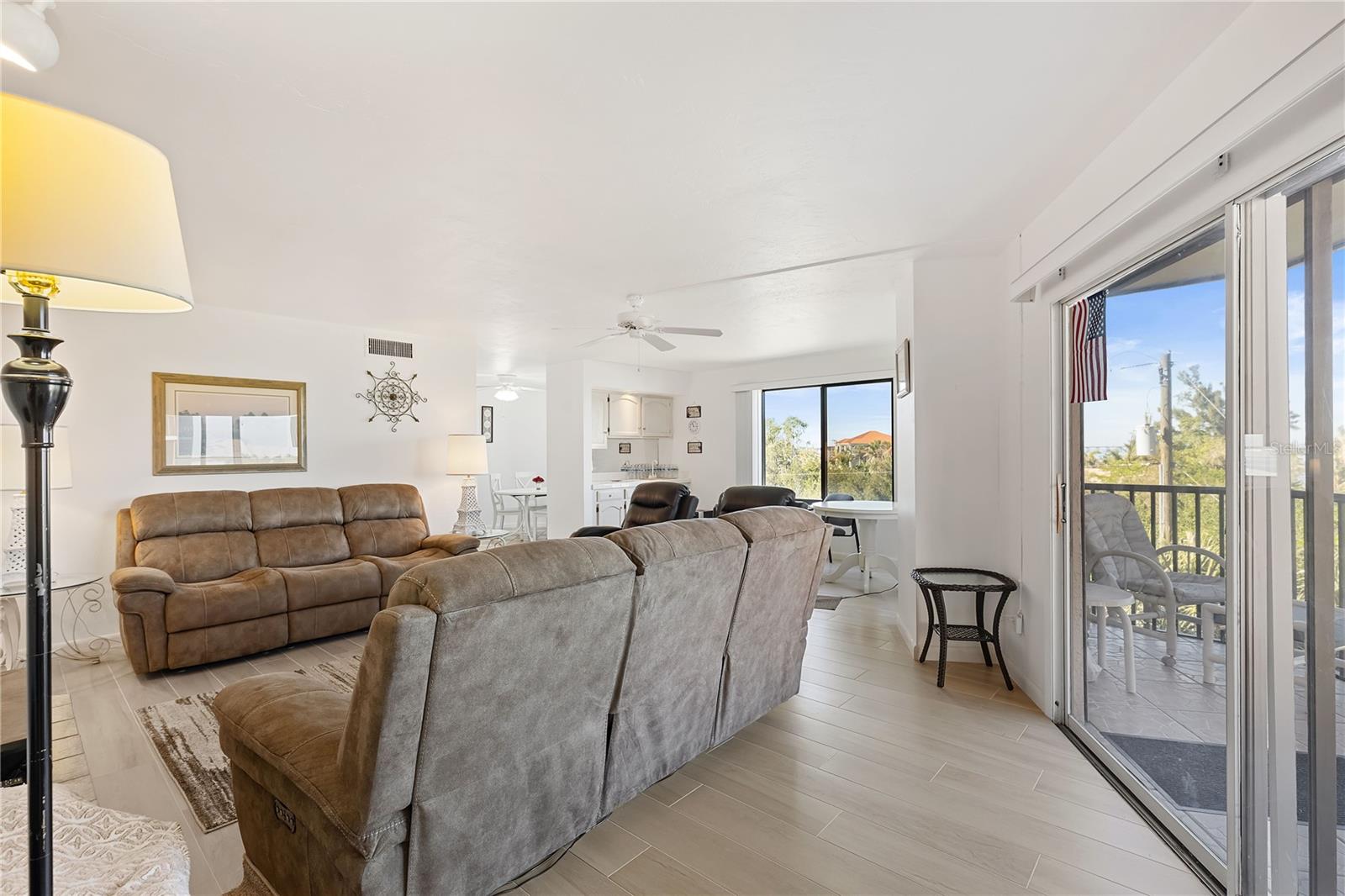 EMERALD POINTE PH 06 BLDG E - Residential