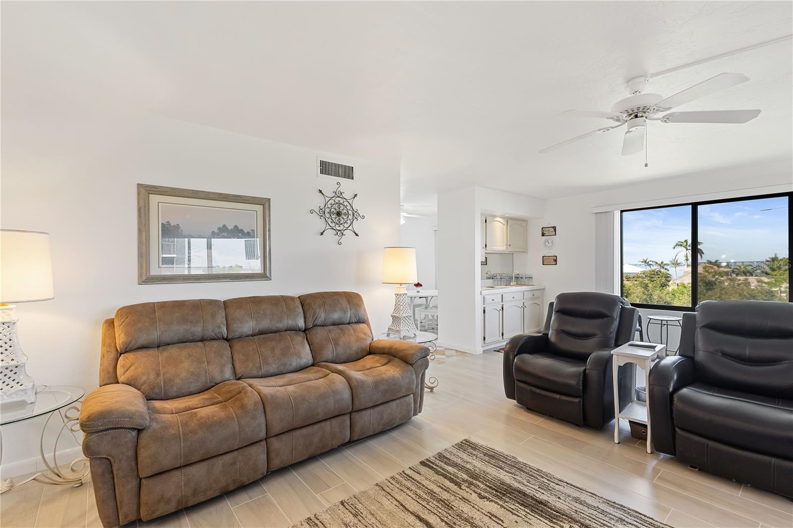 EMERALD POINTE PH 06 BLDG E - Residential