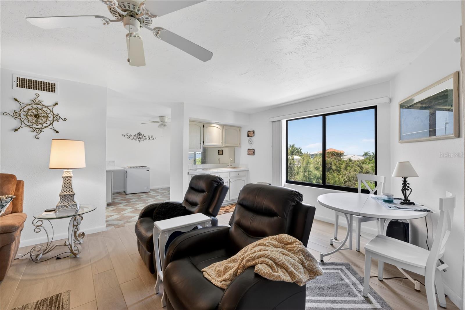 EMERALD POINTE PH 06 BLDG E - Residential