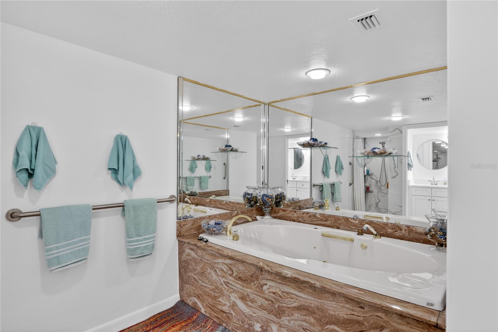 EMERALD POINTE PH 06 BLDG E - Residential