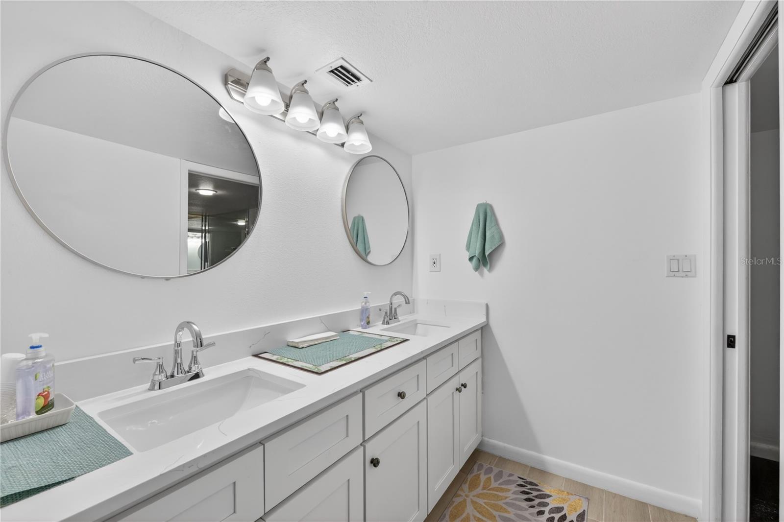 EMERALD POINTE PH 06 BLDG E - Residential