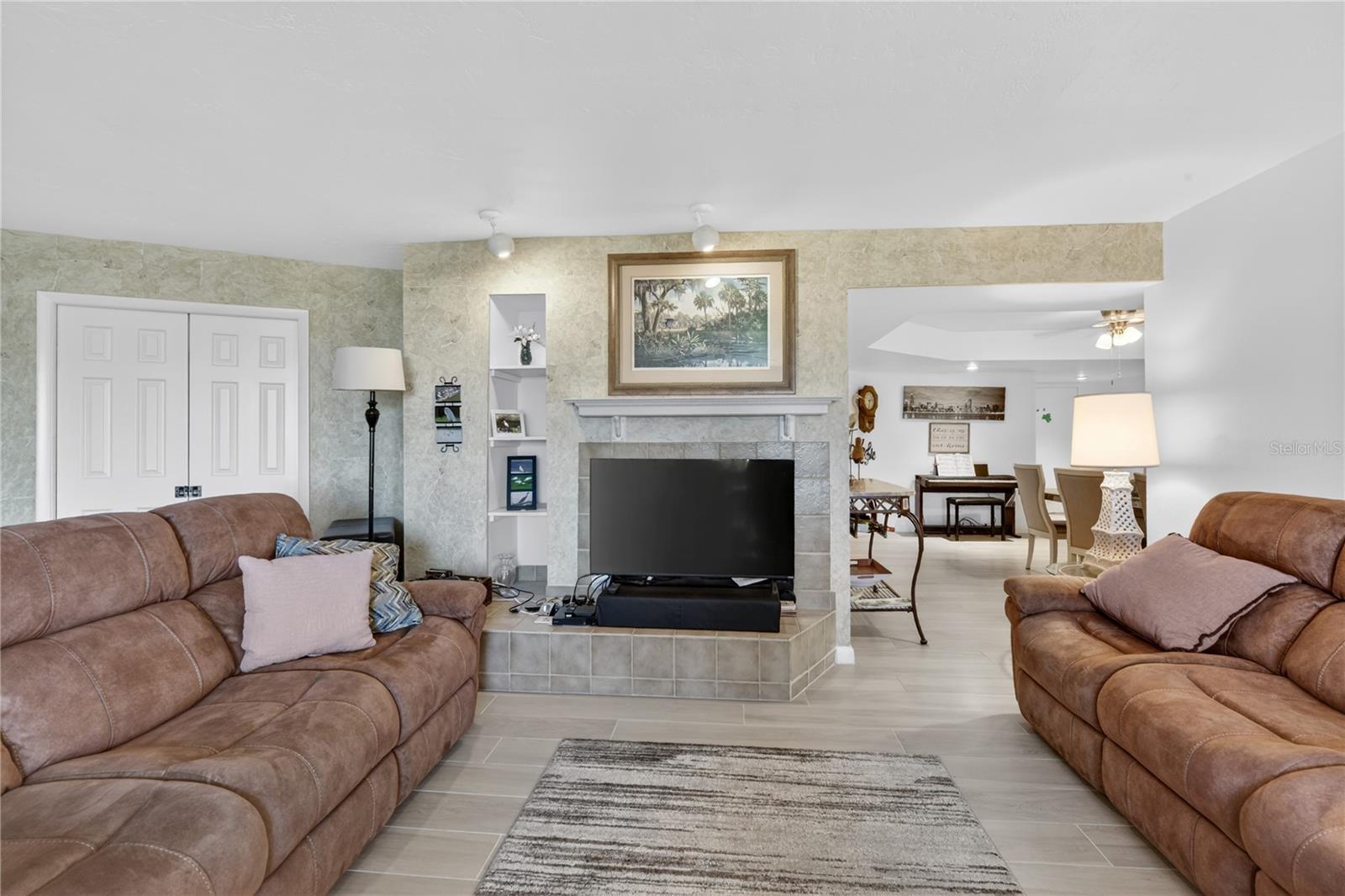 EMERALD POINTE PH 06 BLDG E - Residential