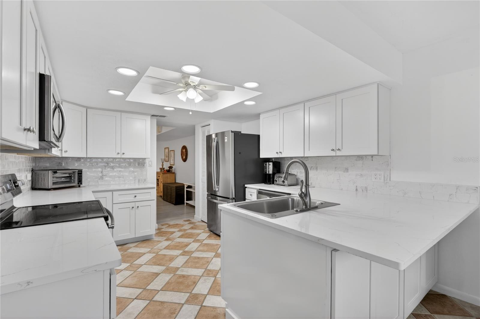 EMERALD POINTE PH 06 BLDG E - Residential