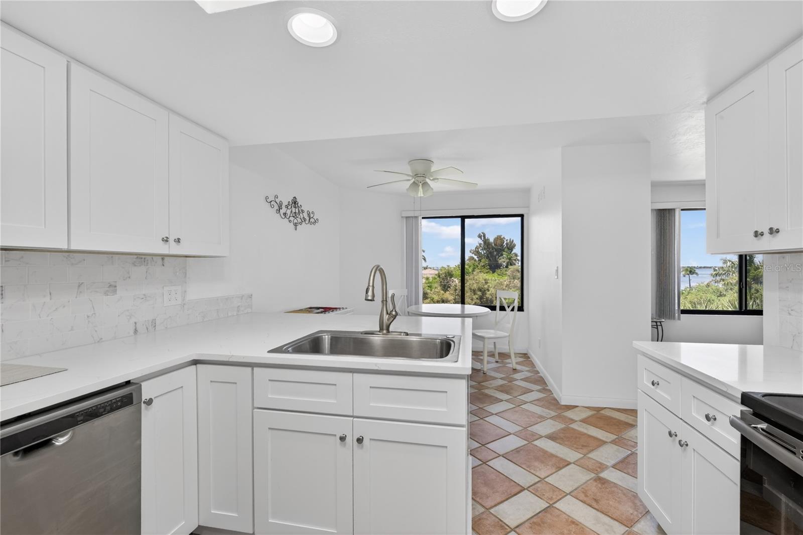 EMERALD POINTE PH 06 BLDG E - Residential