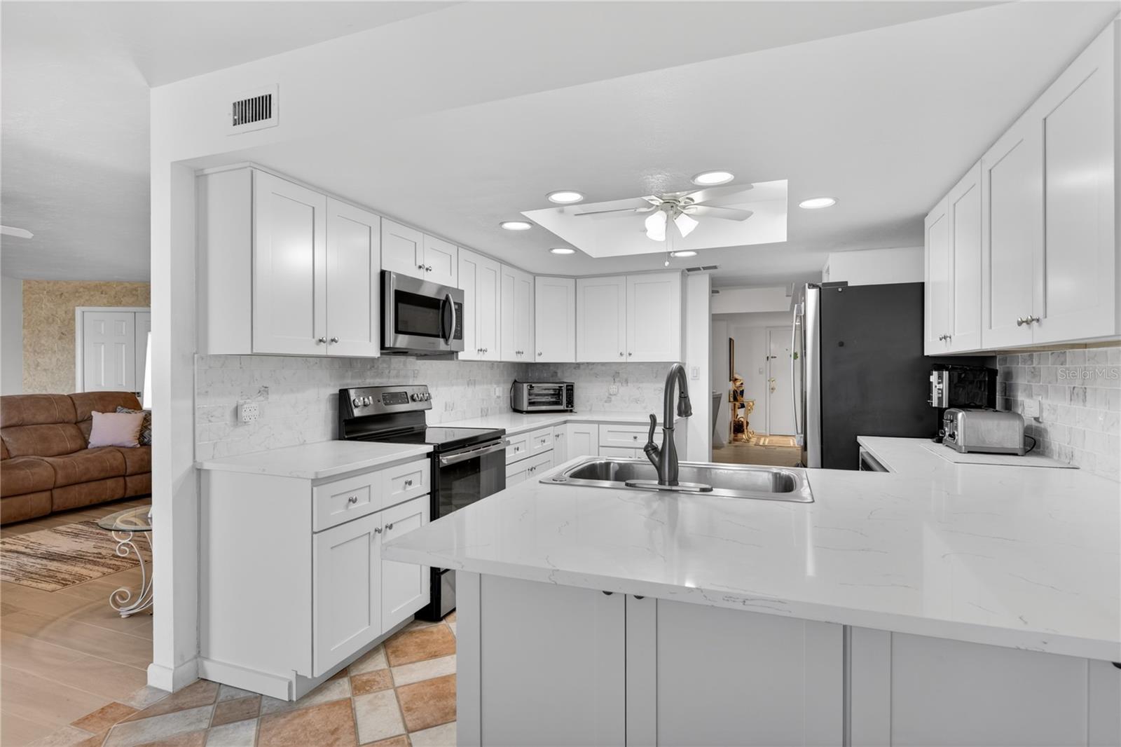 EMERALD POINTE PH 06 BLDG E - Residential