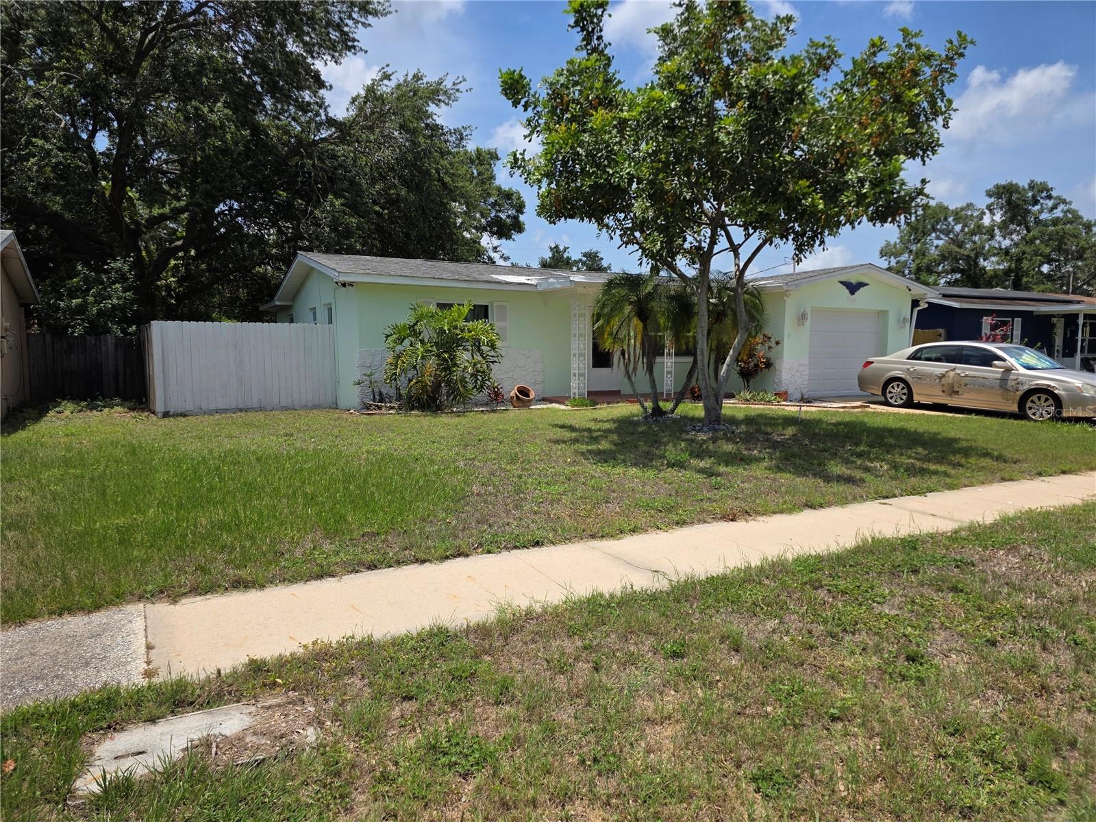 1079 WOODBROOK DRIVE S