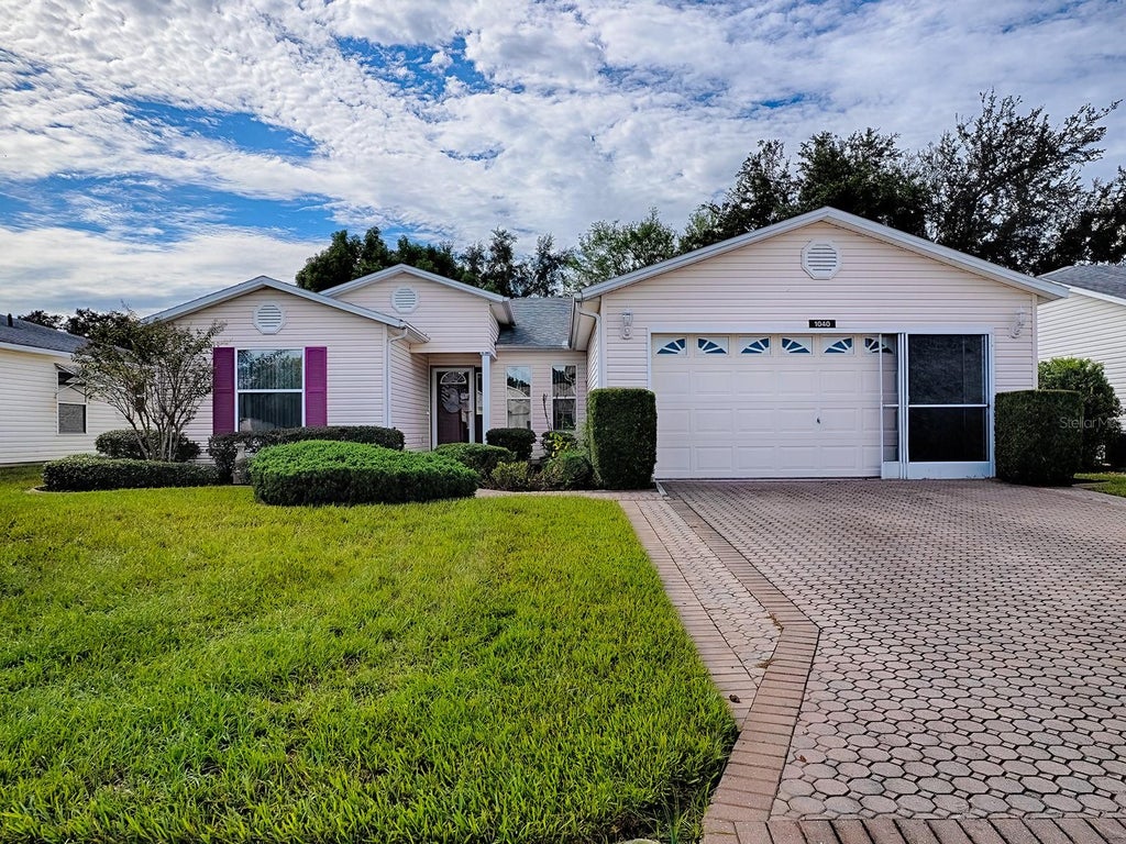 Photo of 1040 Eagles Landing, Leesburg, FL 34748 (MLS # G5118617)