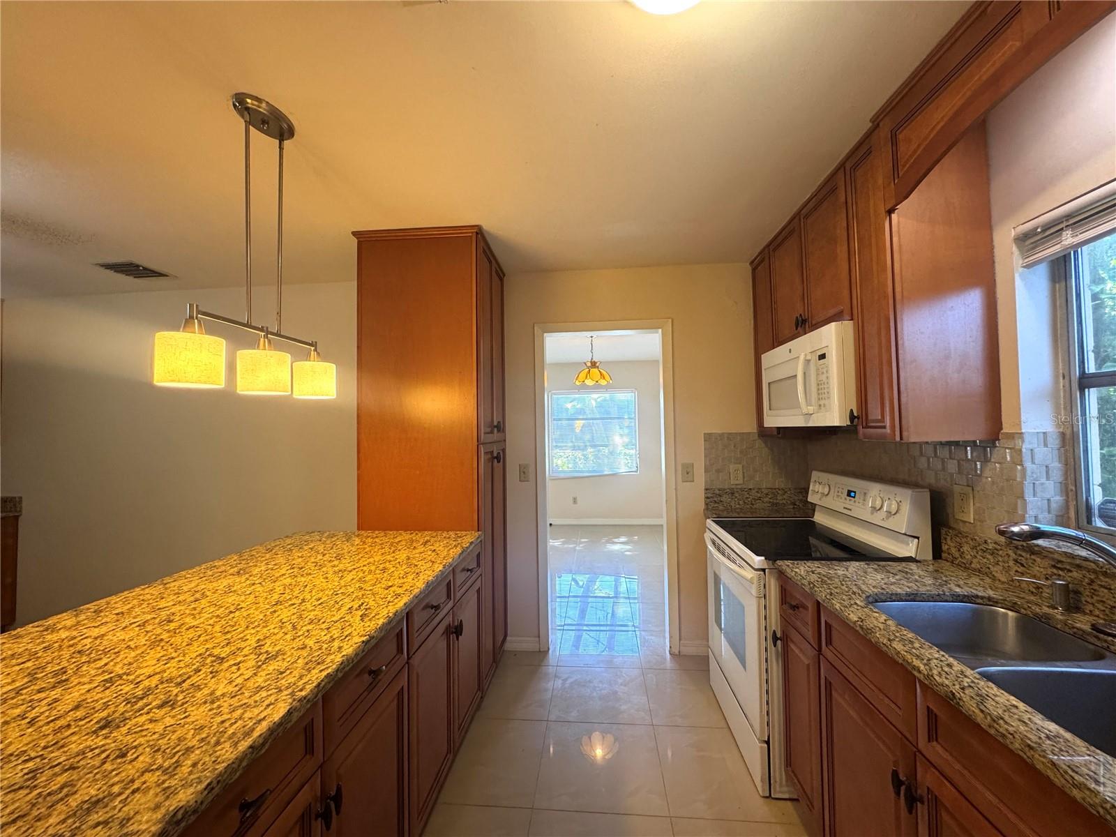 OAKLAND ESTATES 1ST SEC - Residential Lease