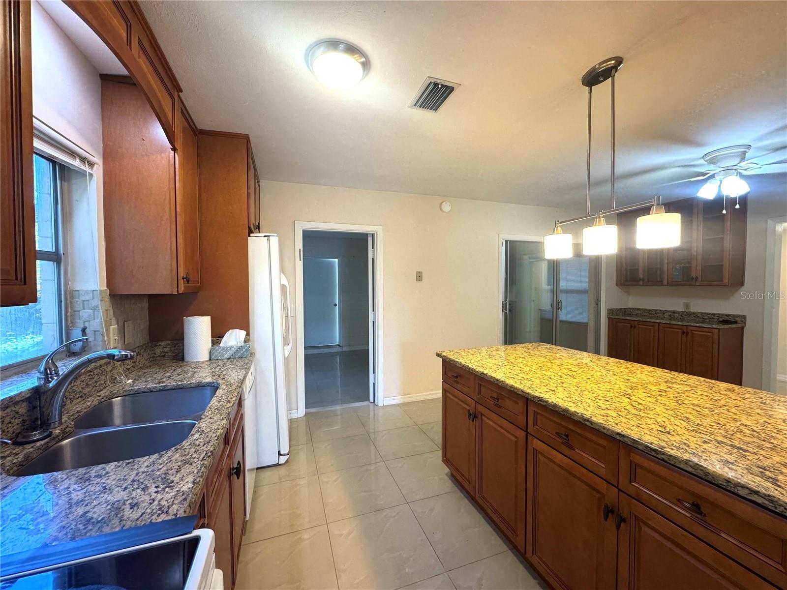 OAKLAND ESTATES 1ST SEC - Residential Lease