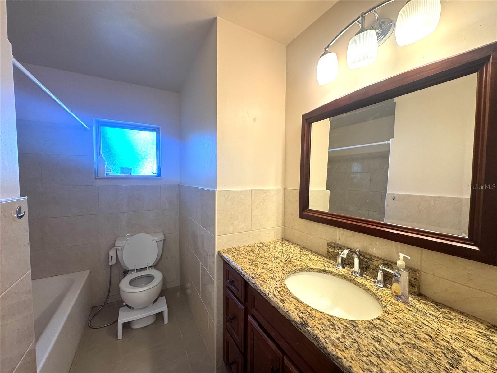 OAKLAND ESTATES 1ST SEC - Residential Lease