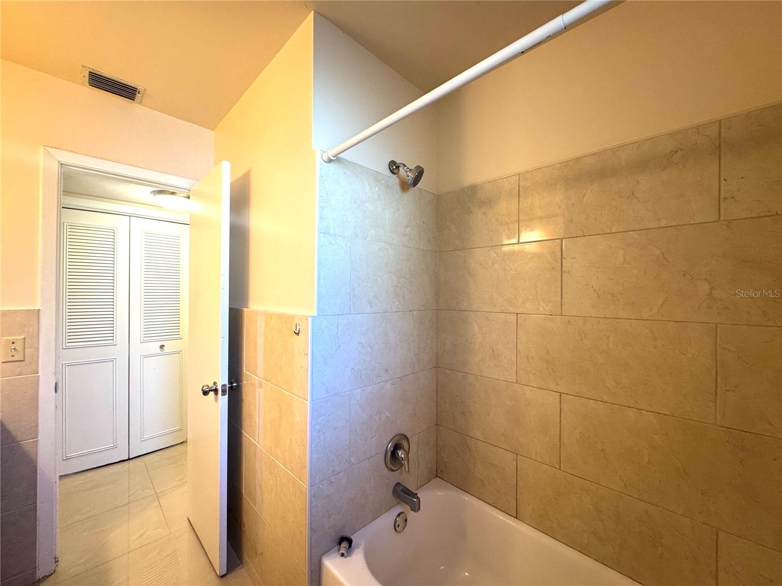 OAKLAND ESTATES 1ST SEC - Residential Lease