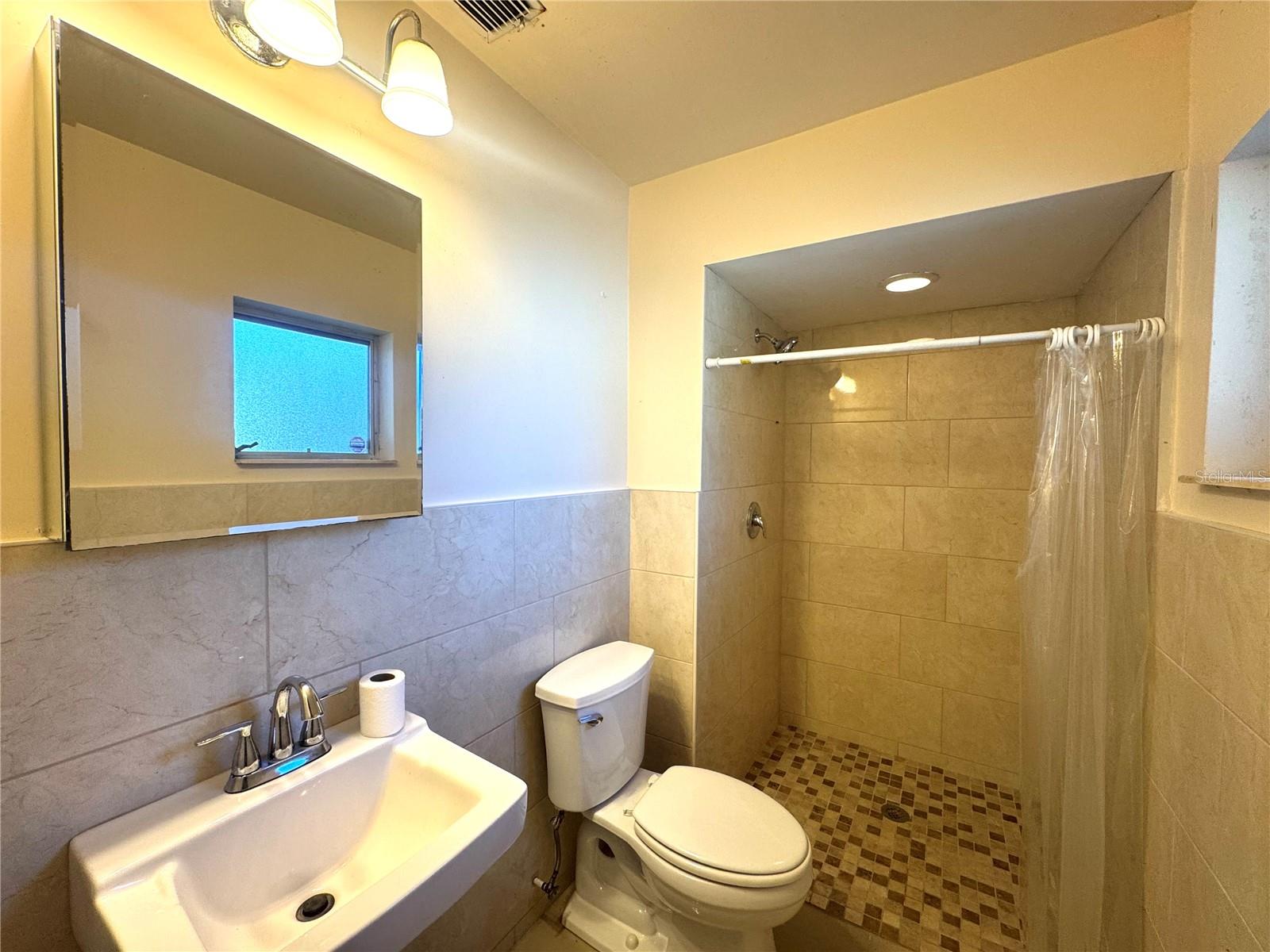 OAKLAND ESTATES 1ST SEC - Residential Lease