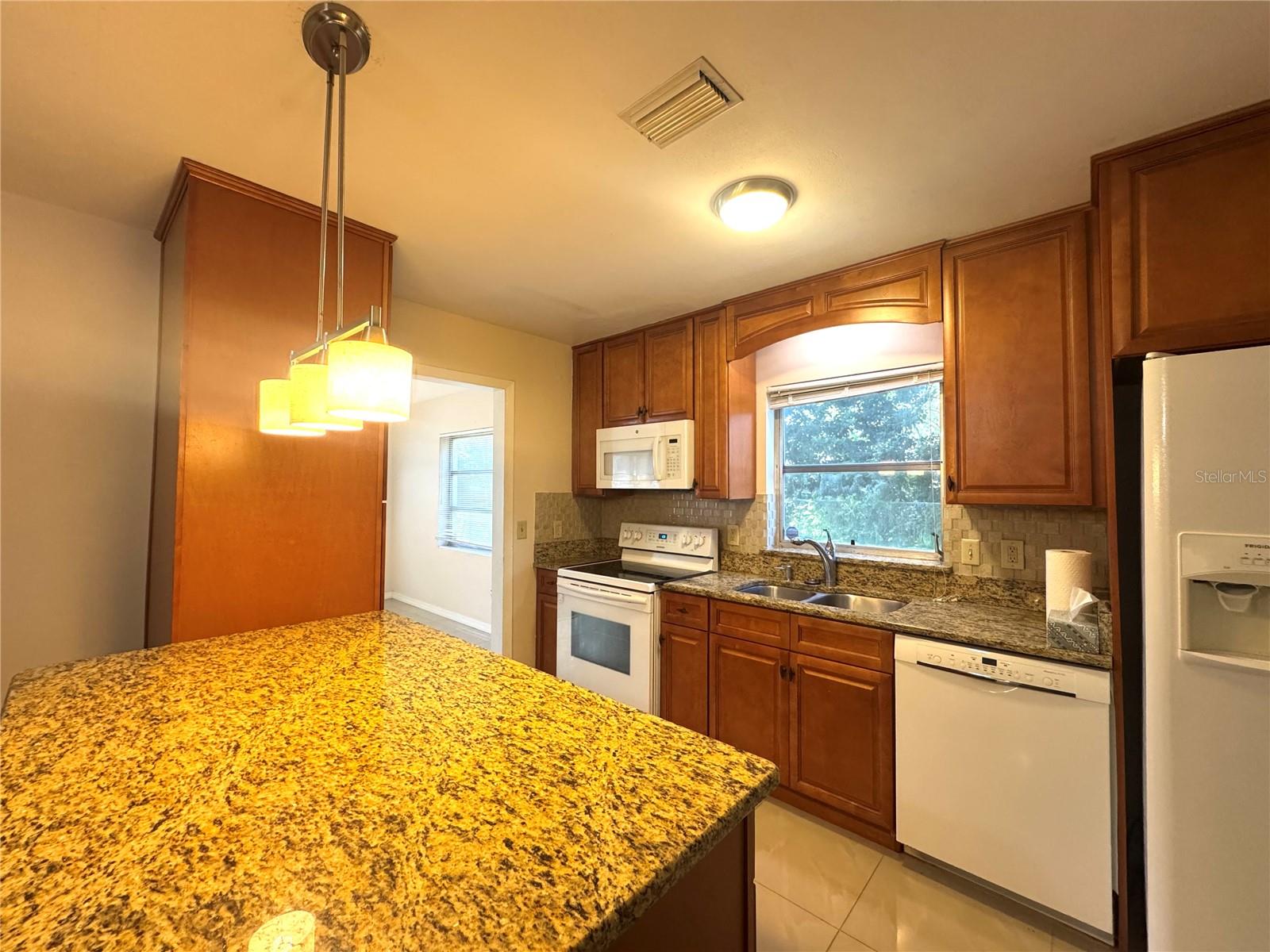 OAKLAND ESTATES 1ST SEC - Residential Lease