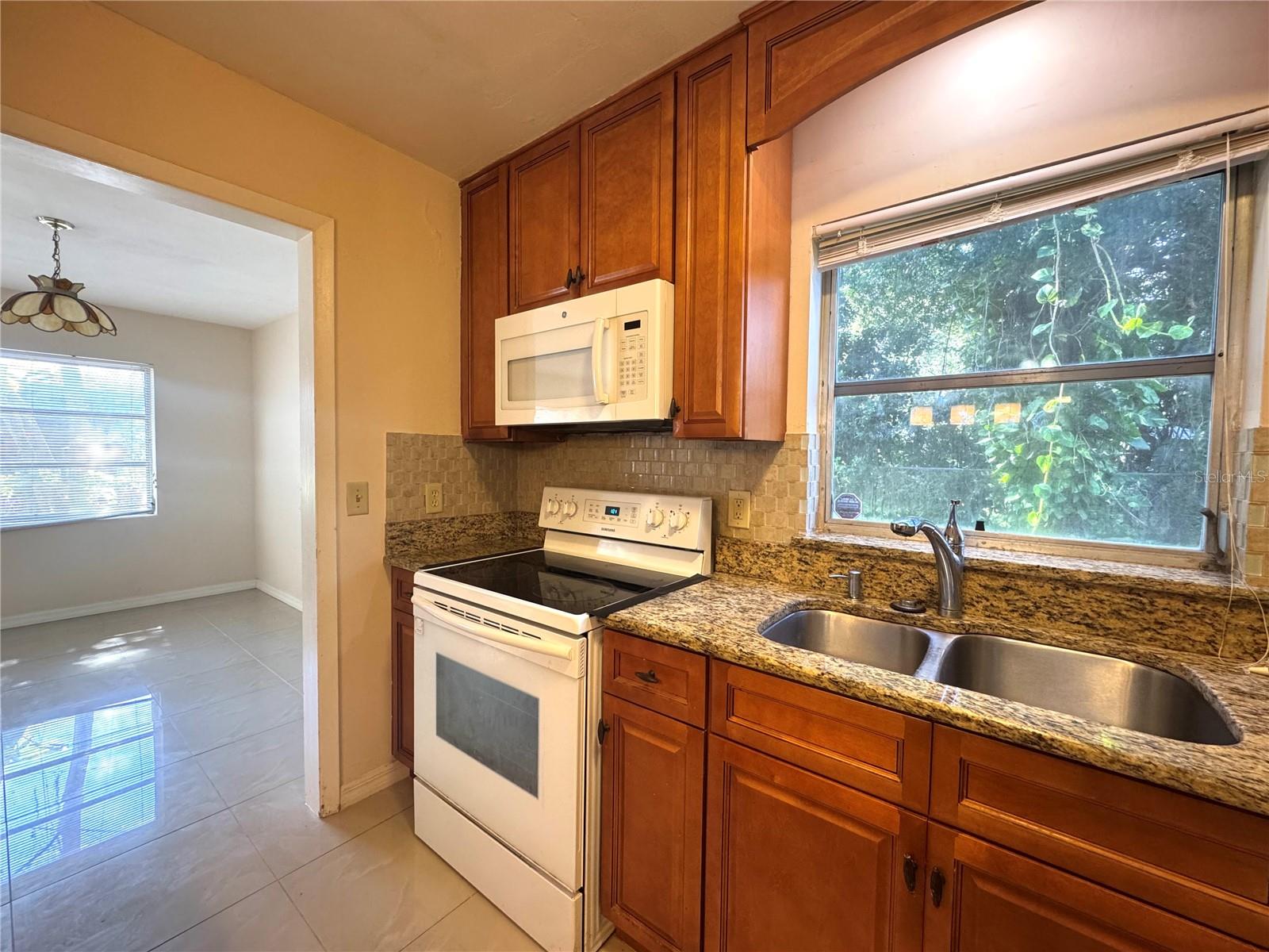 OAKLAND ESTATES 1ST SEC - Residential Lease