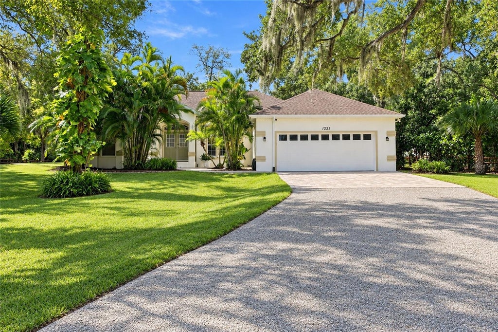 Photo of 1225 Oak Tree Lane, Nokomis, FL 34275 (MLS # N6145918)