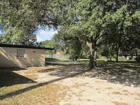 A home in LAKELAND