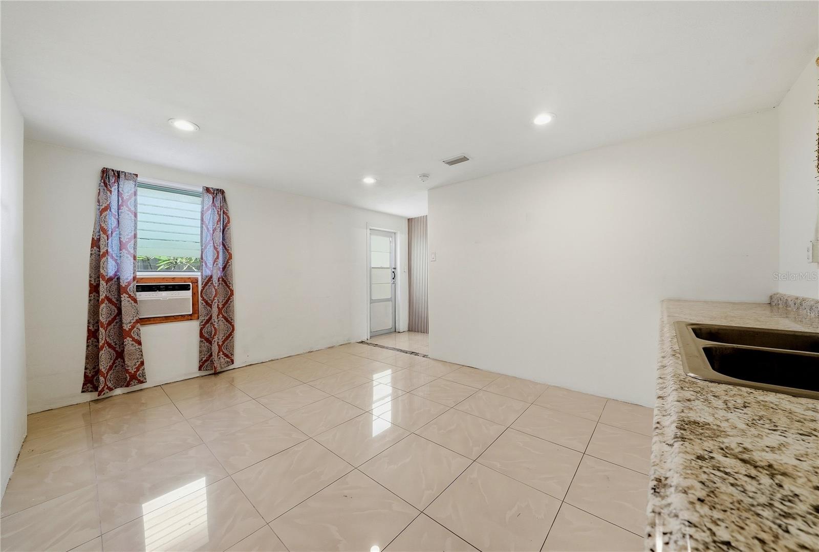 2704 LAWN PLACE