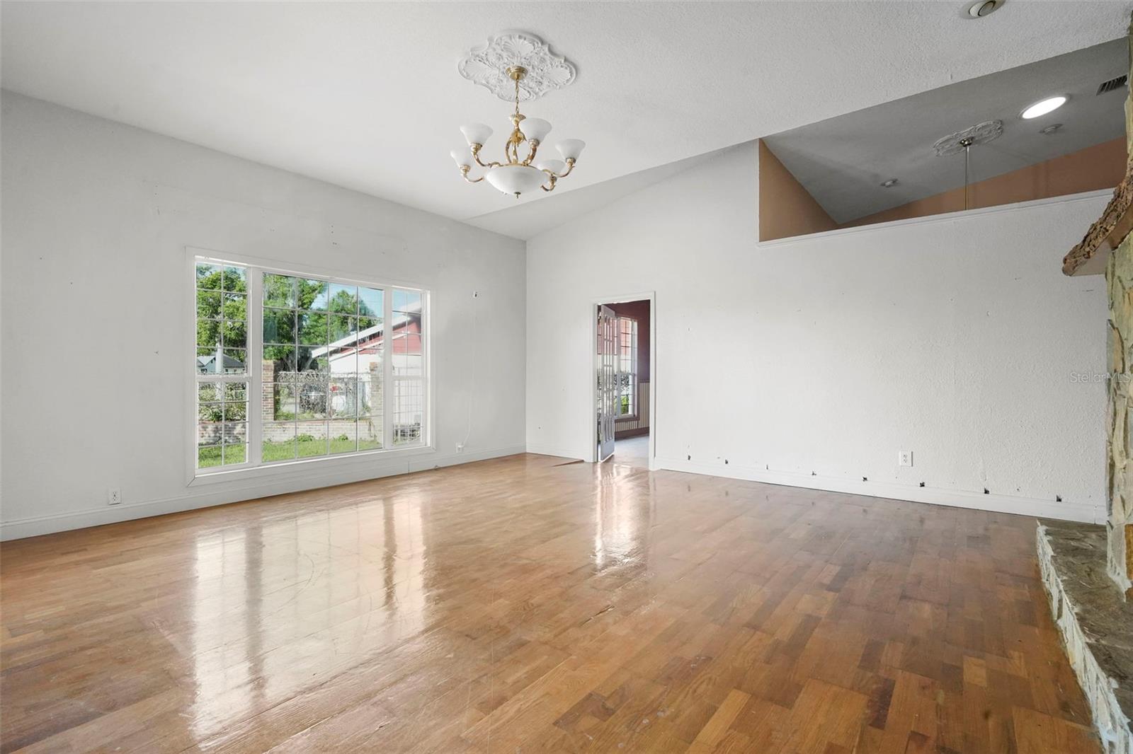 APOPKA TOWN - Commercial Sale
