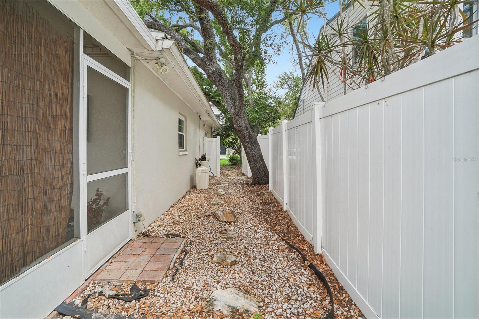 OAKELLARS - Residential