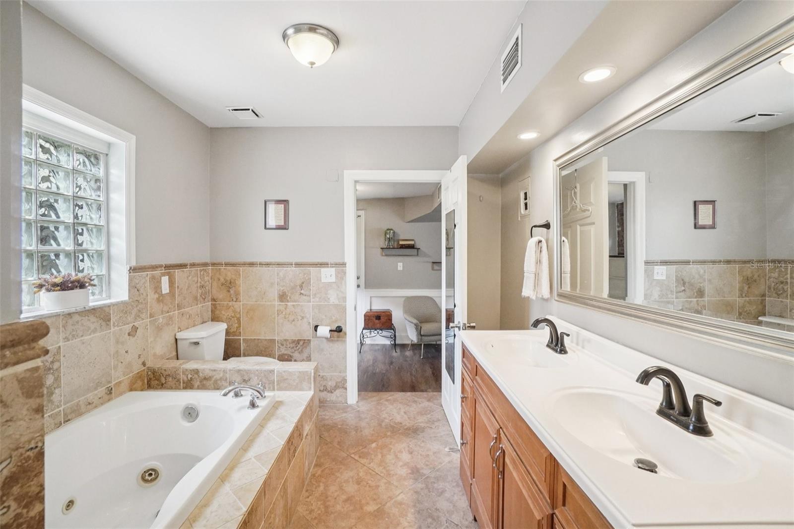 OAKELLARS - Residential