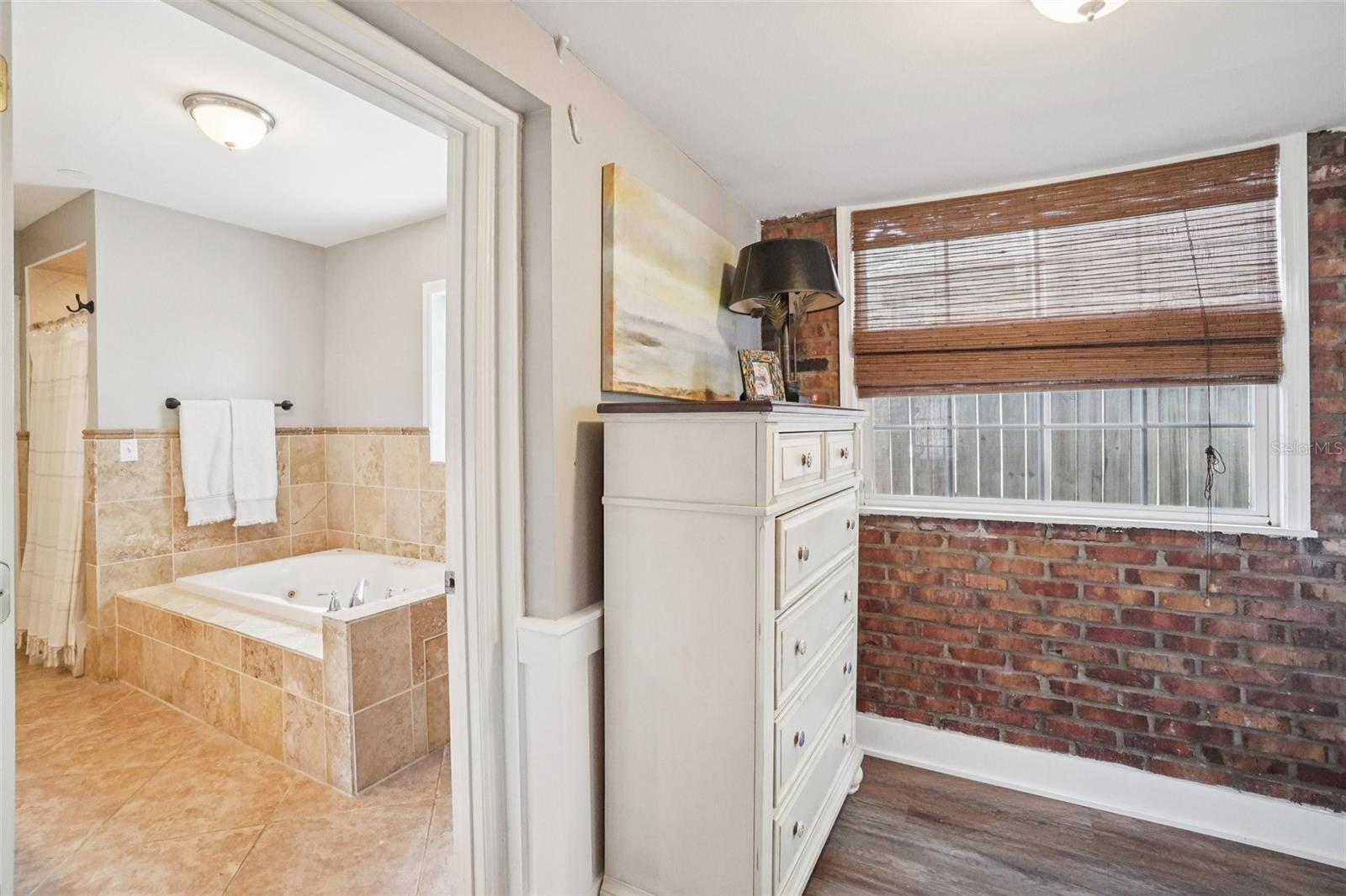 OAKELLARS - Residential