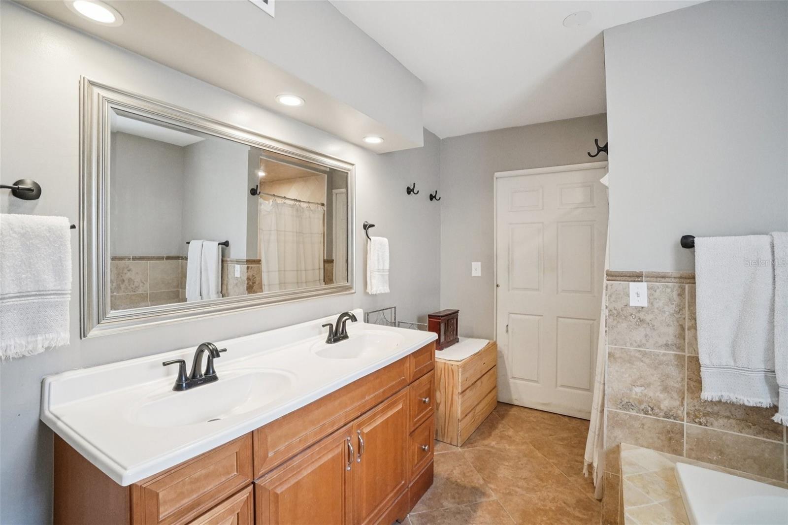 OAKELLARS - Residential