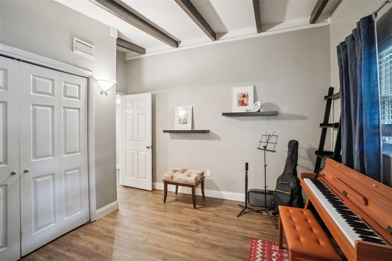 OAKELLARS - Residential