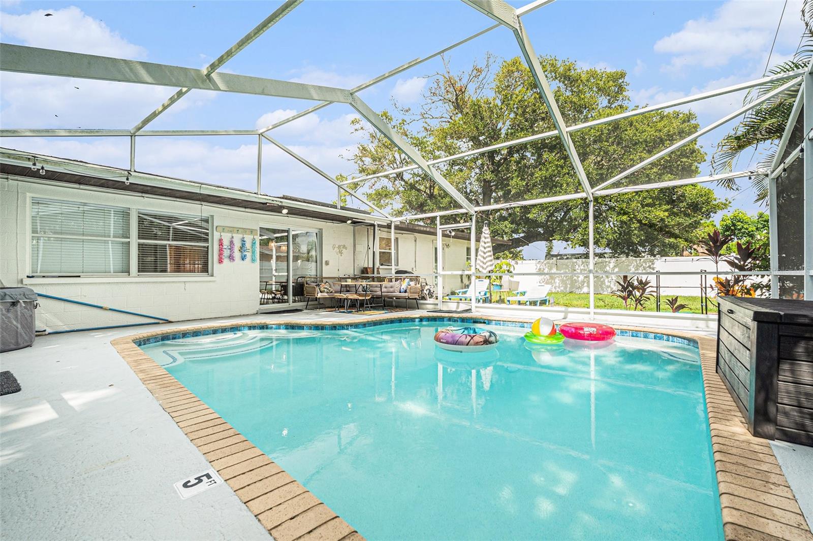 WINDSOR PARK FIRST UNIT - Residential