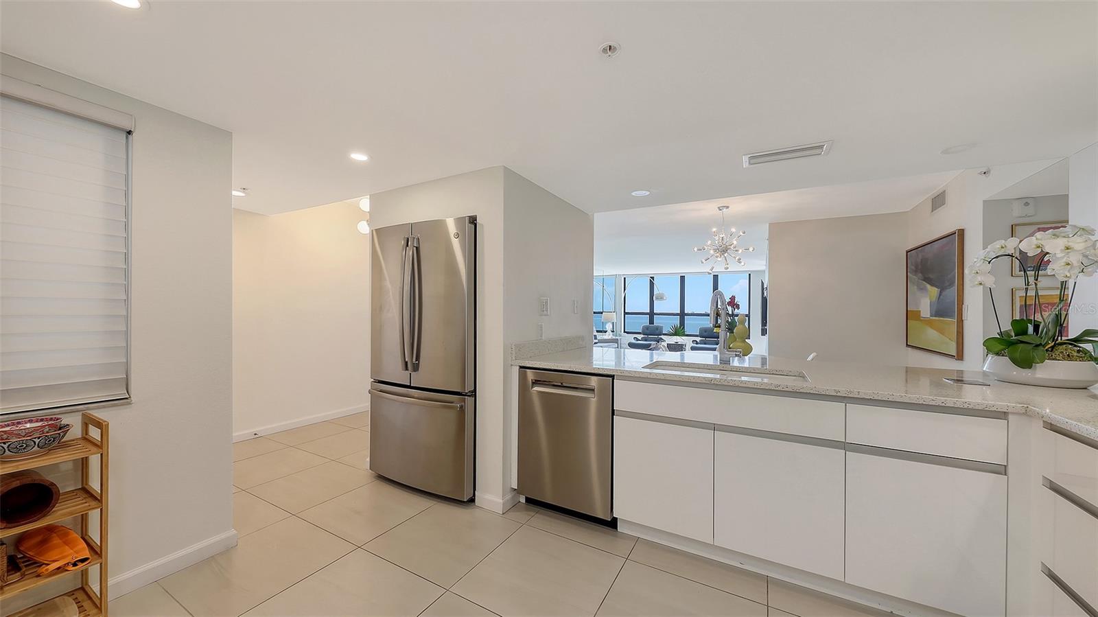 SUNSET TOWERS - Residential Lease