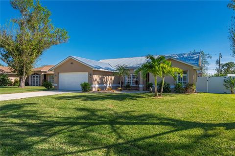 A home in PORT CHARLOTTE