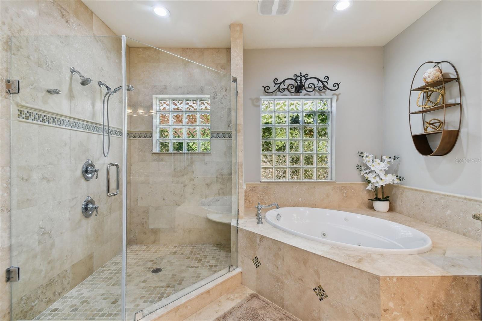 BAY VISTA - Residential