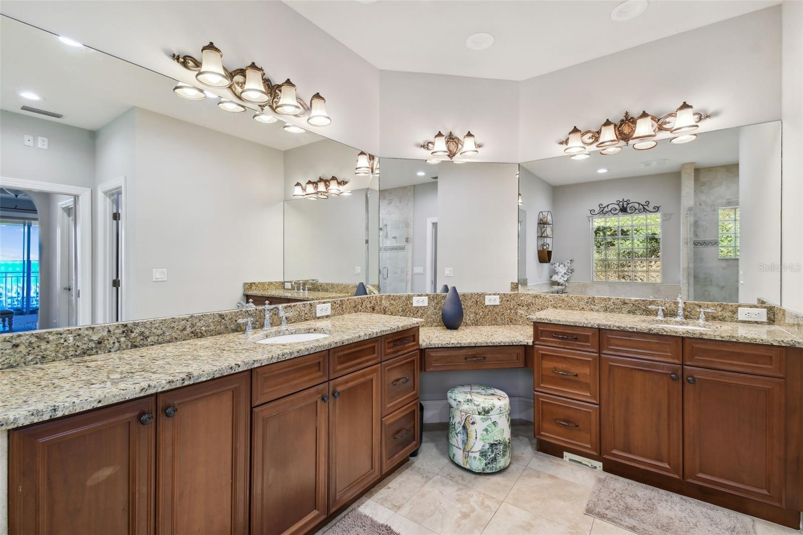 BAY VISTA - Residential