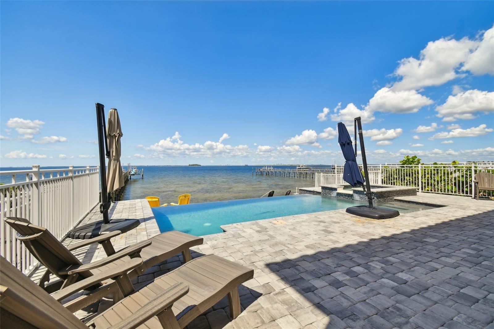 BAY VISTA - Residential