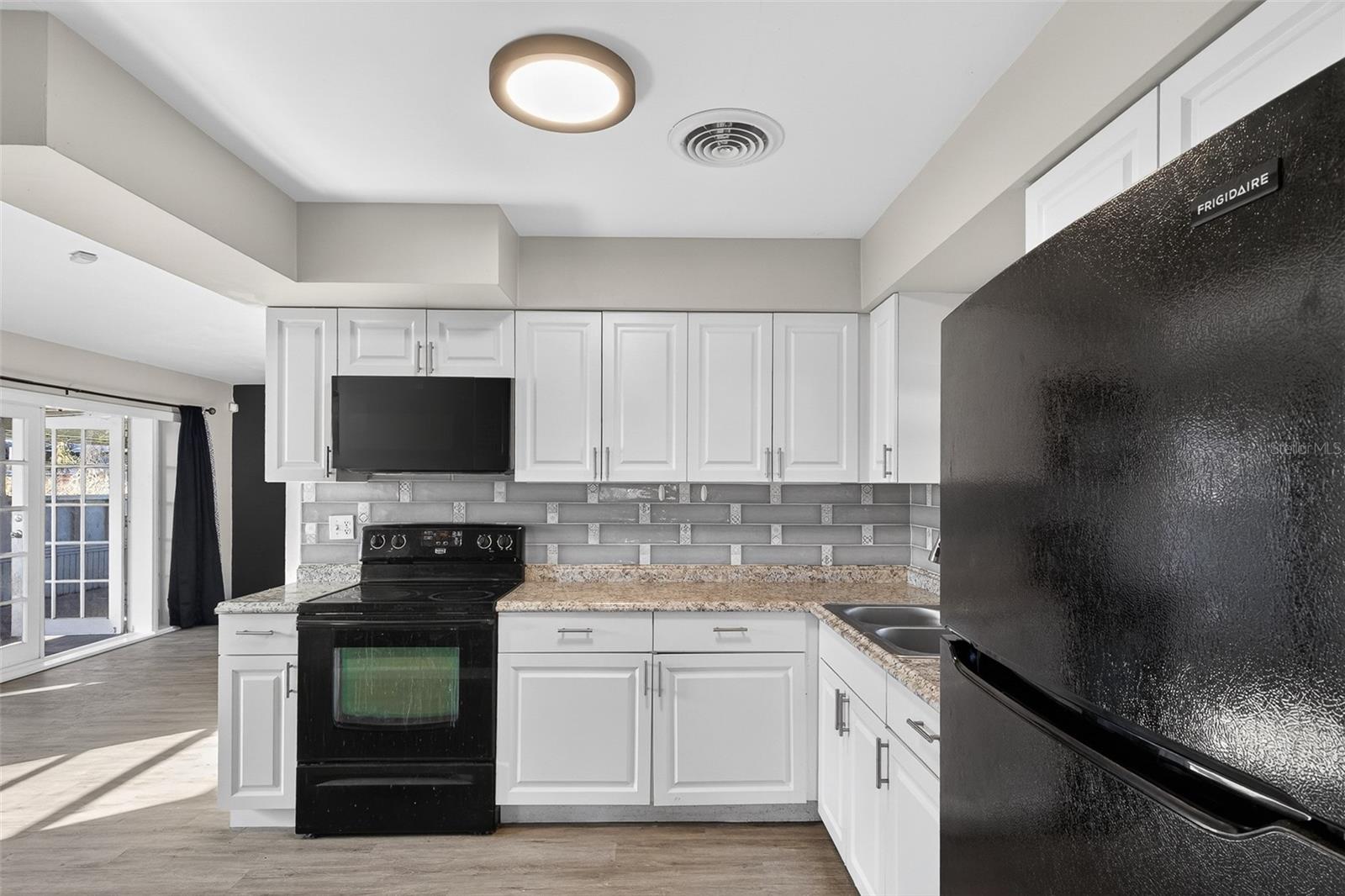 1900 FREEPORT STREET