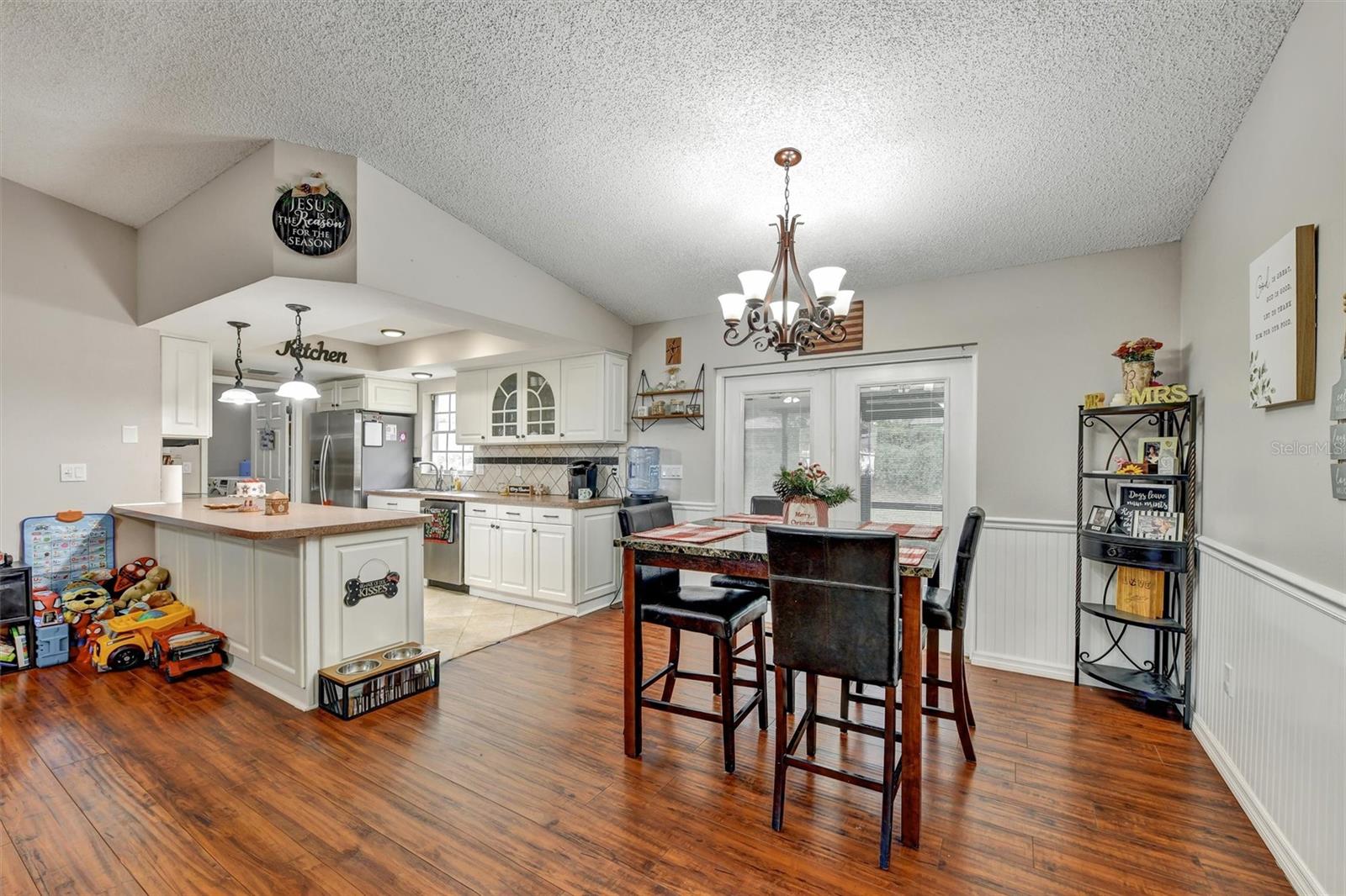 STRAITS SUB - Residential