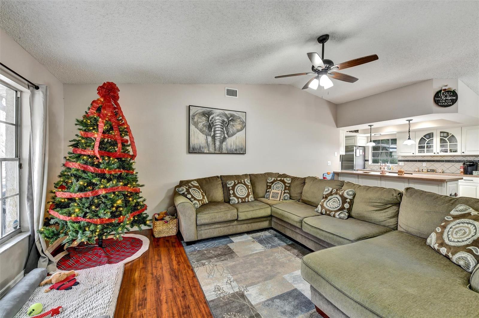 STRAITS SUB - Residential