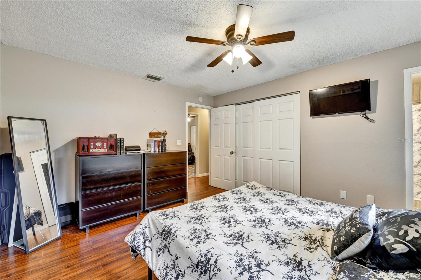 STRAITS SUB - Residential