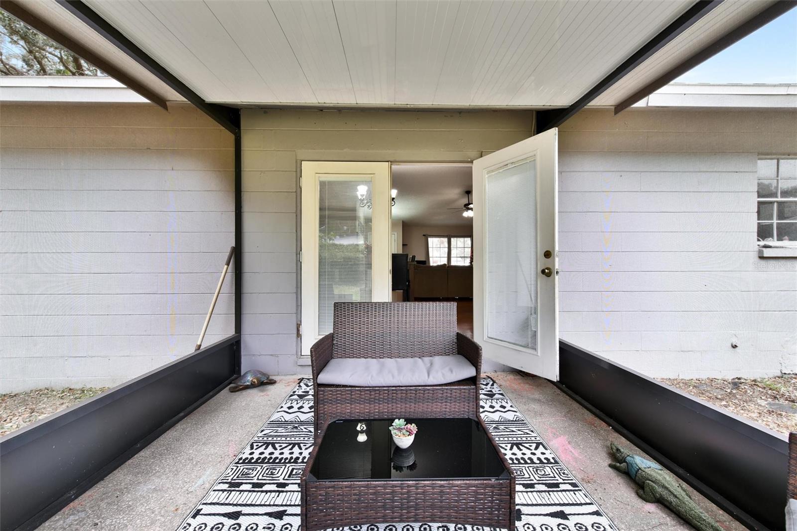 STRAITS SUB - Residential