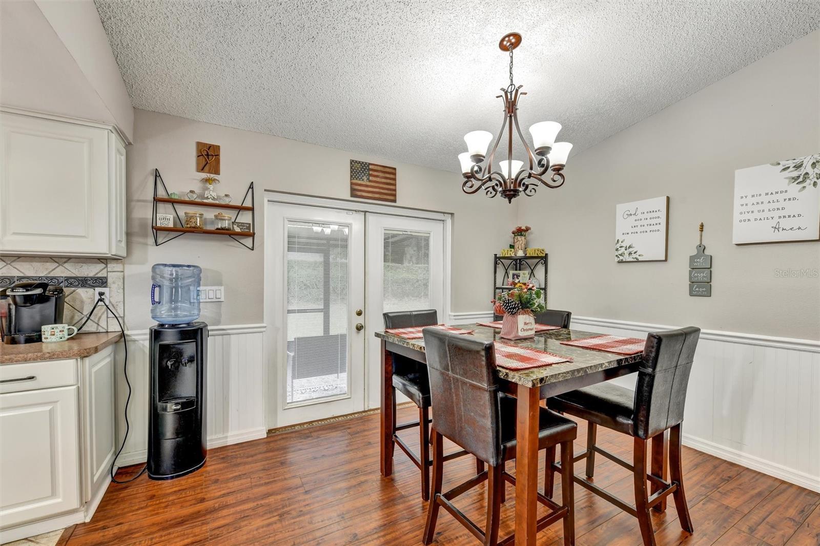 STRAITS SUB - Residential