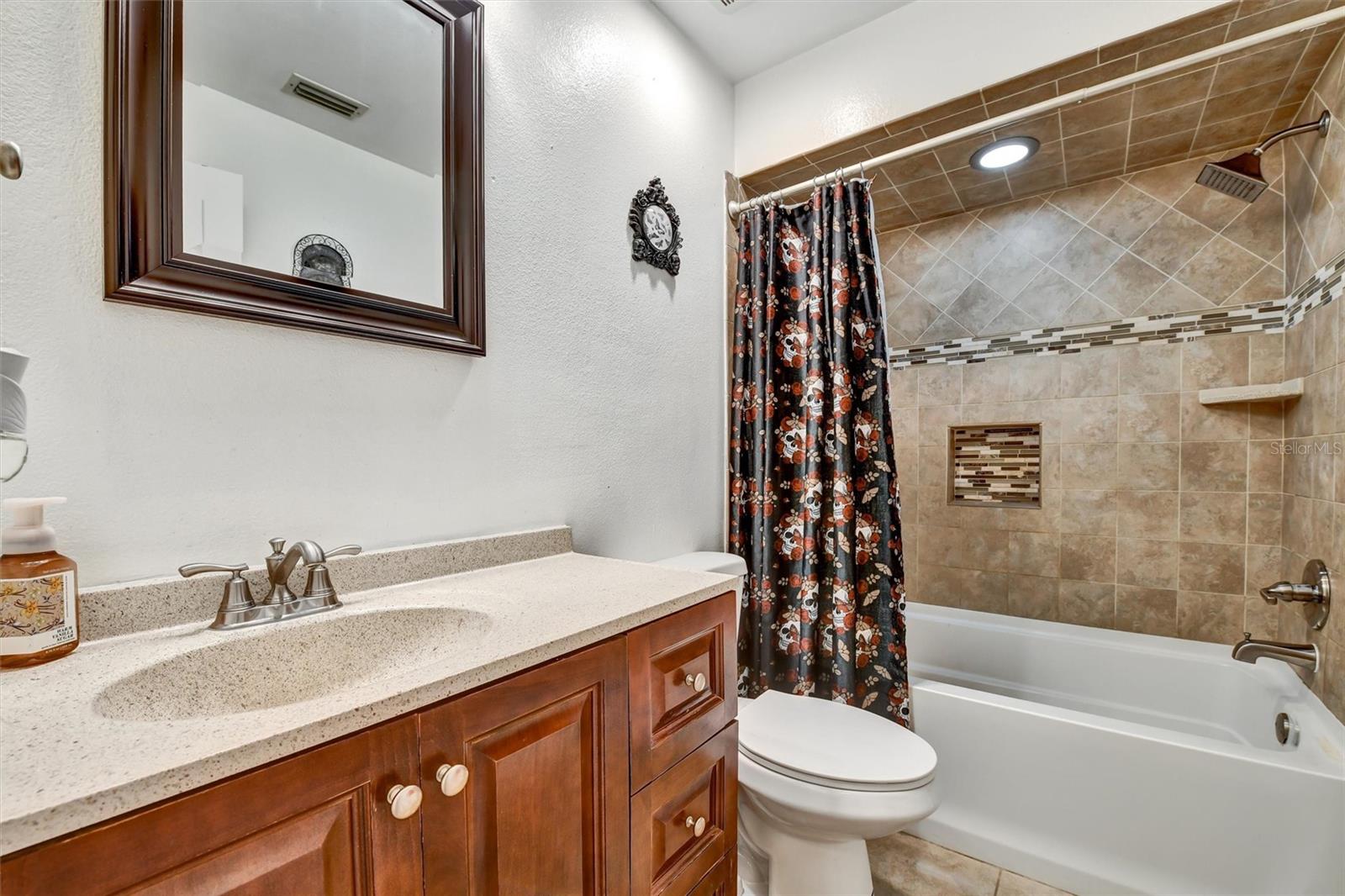 STRAITS SUB - Residential