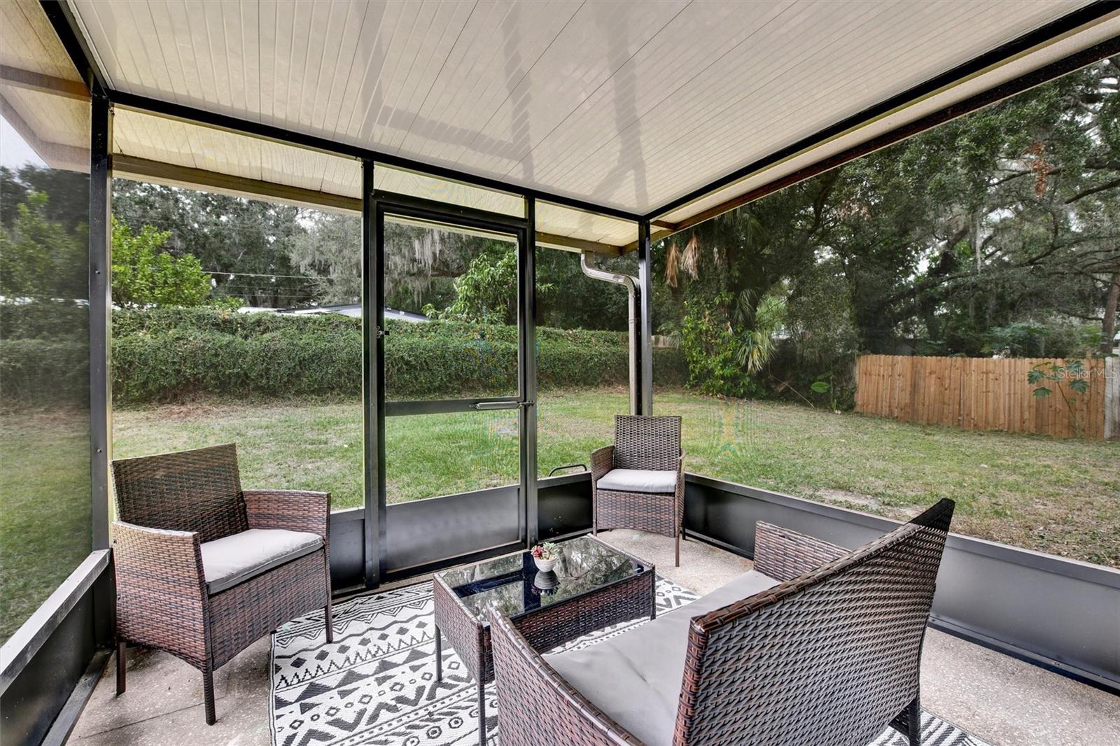 STRAITS SUB - Residential