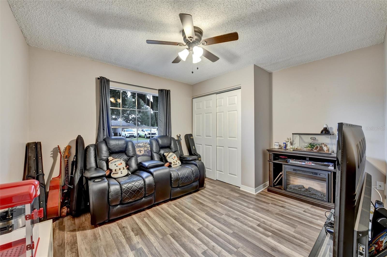 STRAITS SUB - Residential